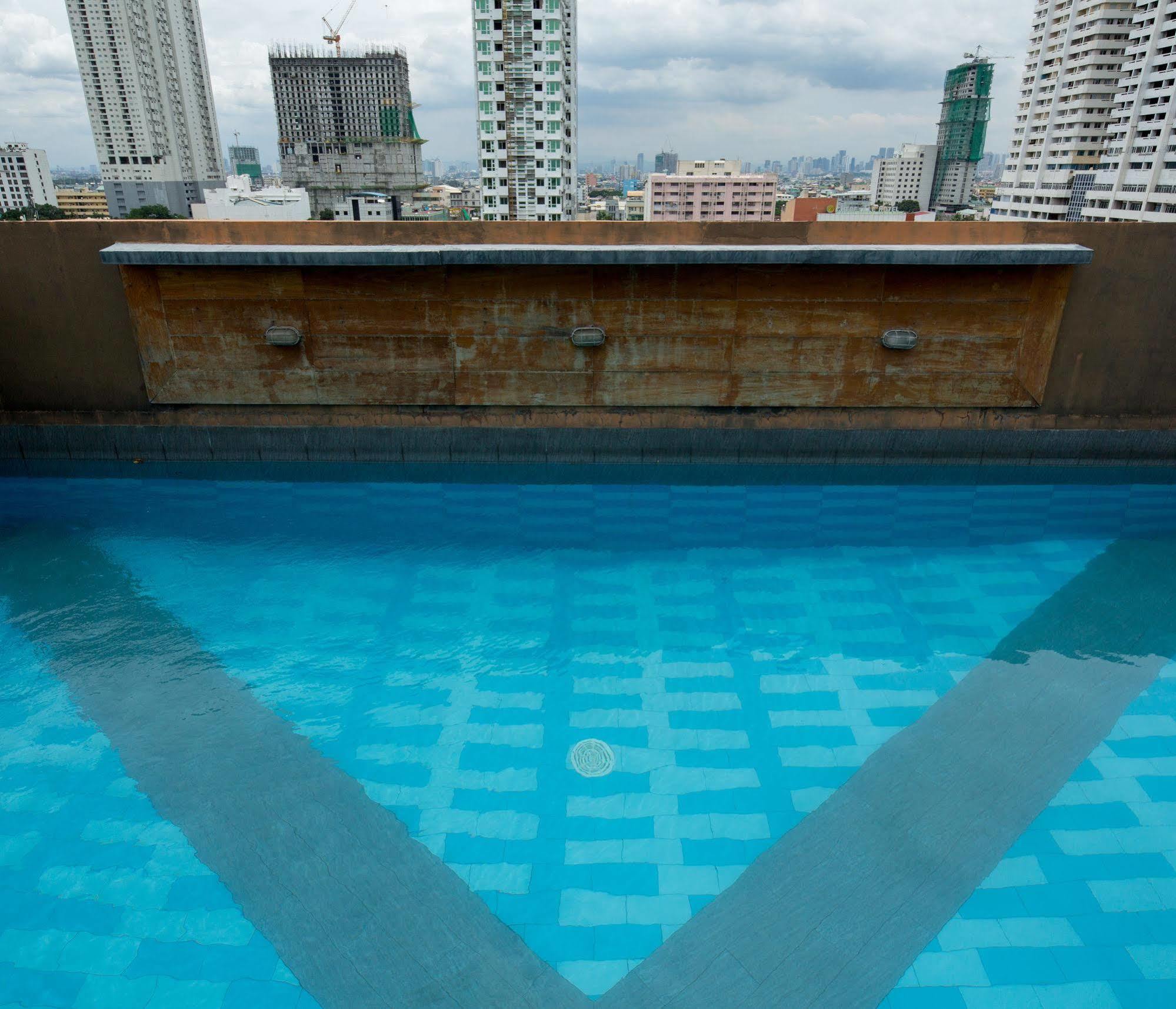 V Hotel Manila Exterior foto